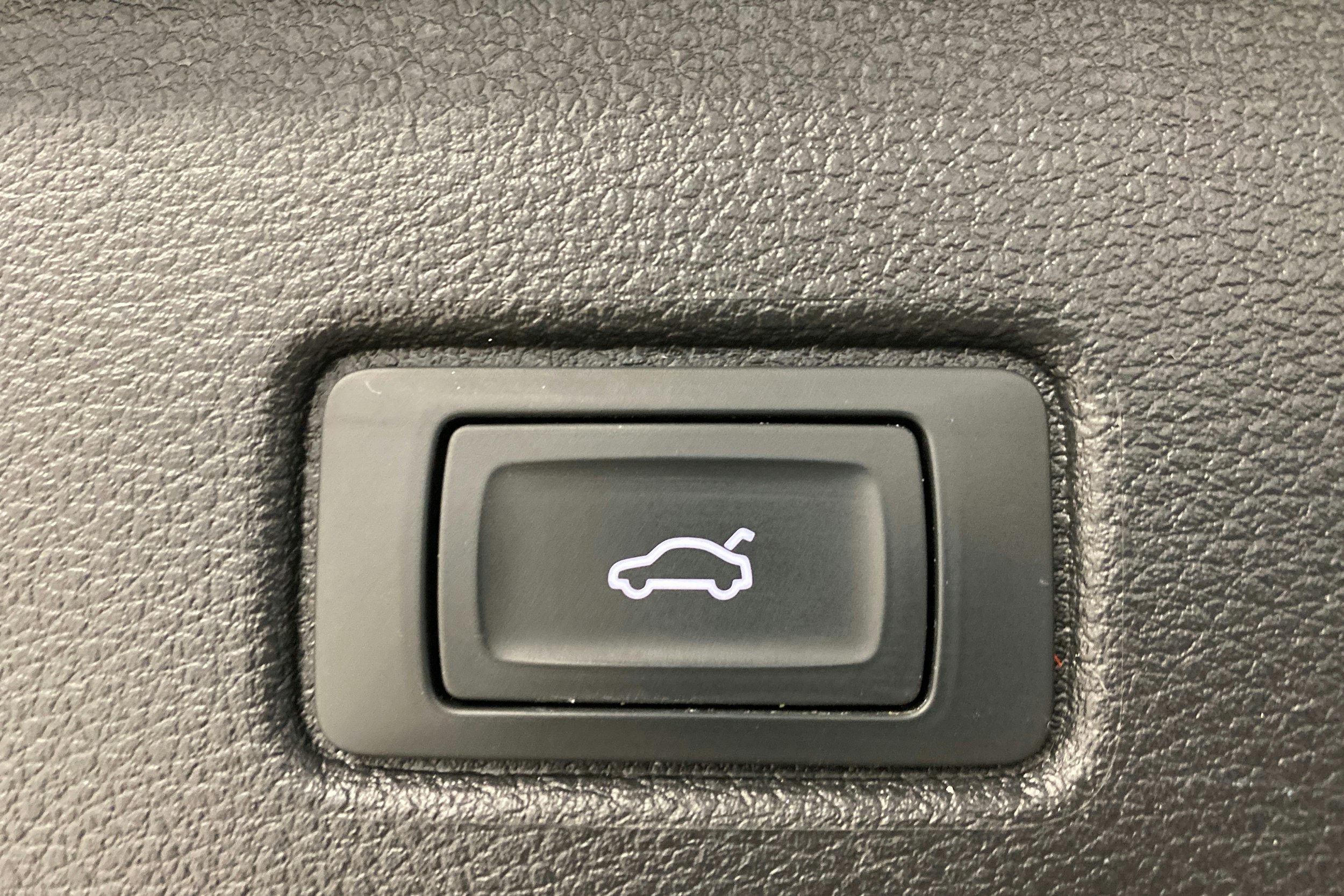 musta Audi Q7 2023 kuva 26.