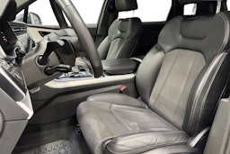 Harmaa Audi Q7 2023 kuva 7.