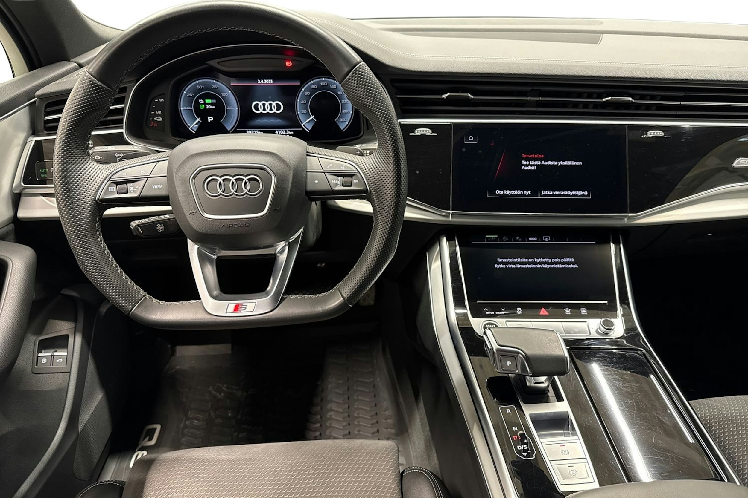 Harmaa Audi Q7 2023 kuva 9.