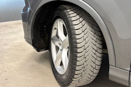 Harmaa Audi Q7 2023 kuva 13.