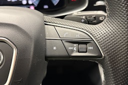 Harmaa Audi Q7 2023 kuva 16.