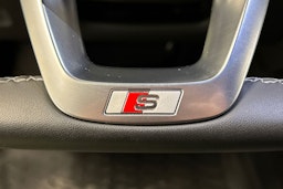 Harmaa Audi Q7 2023 kuva 26.