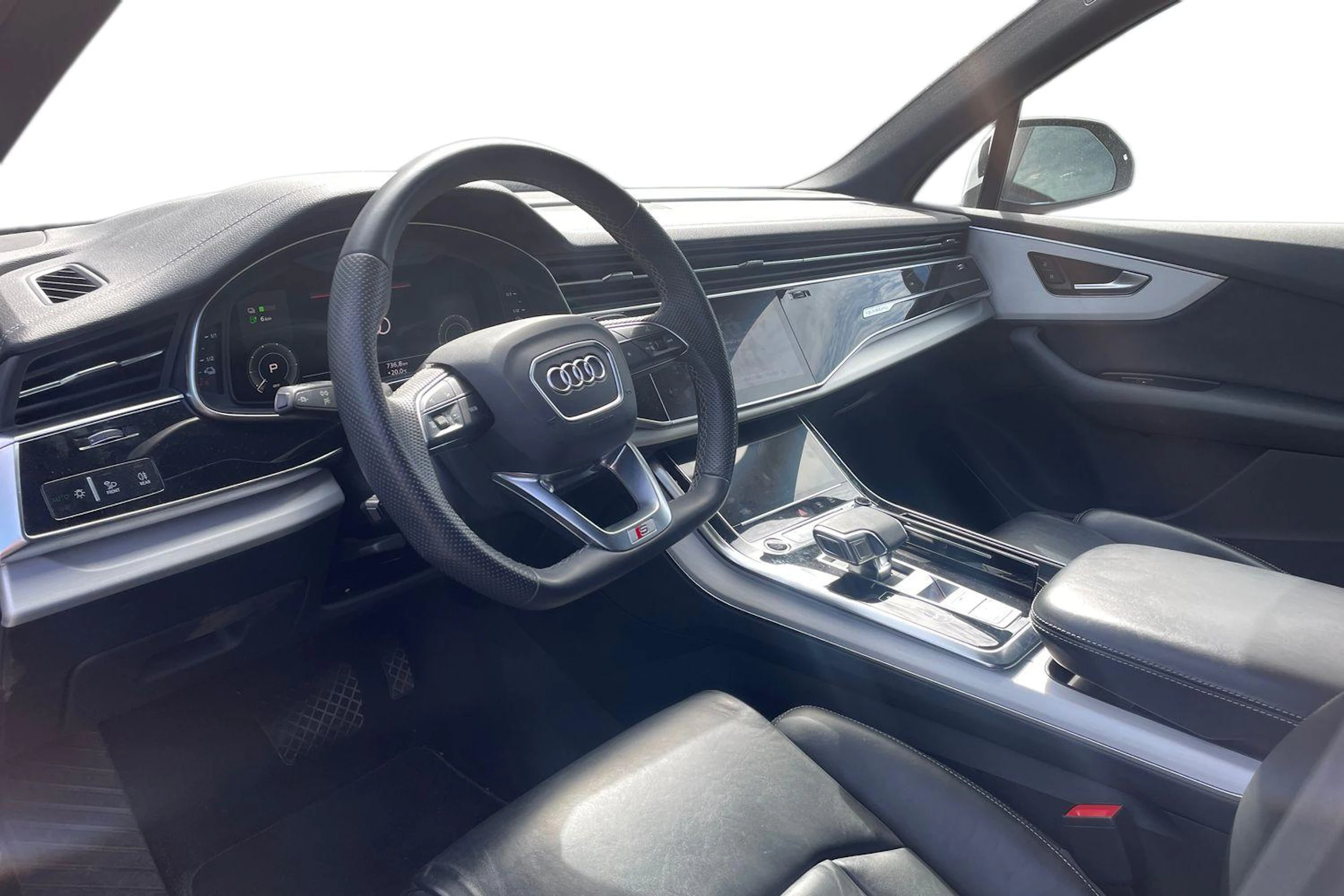 valkoinen Audi Q7 2023 kuva 3.