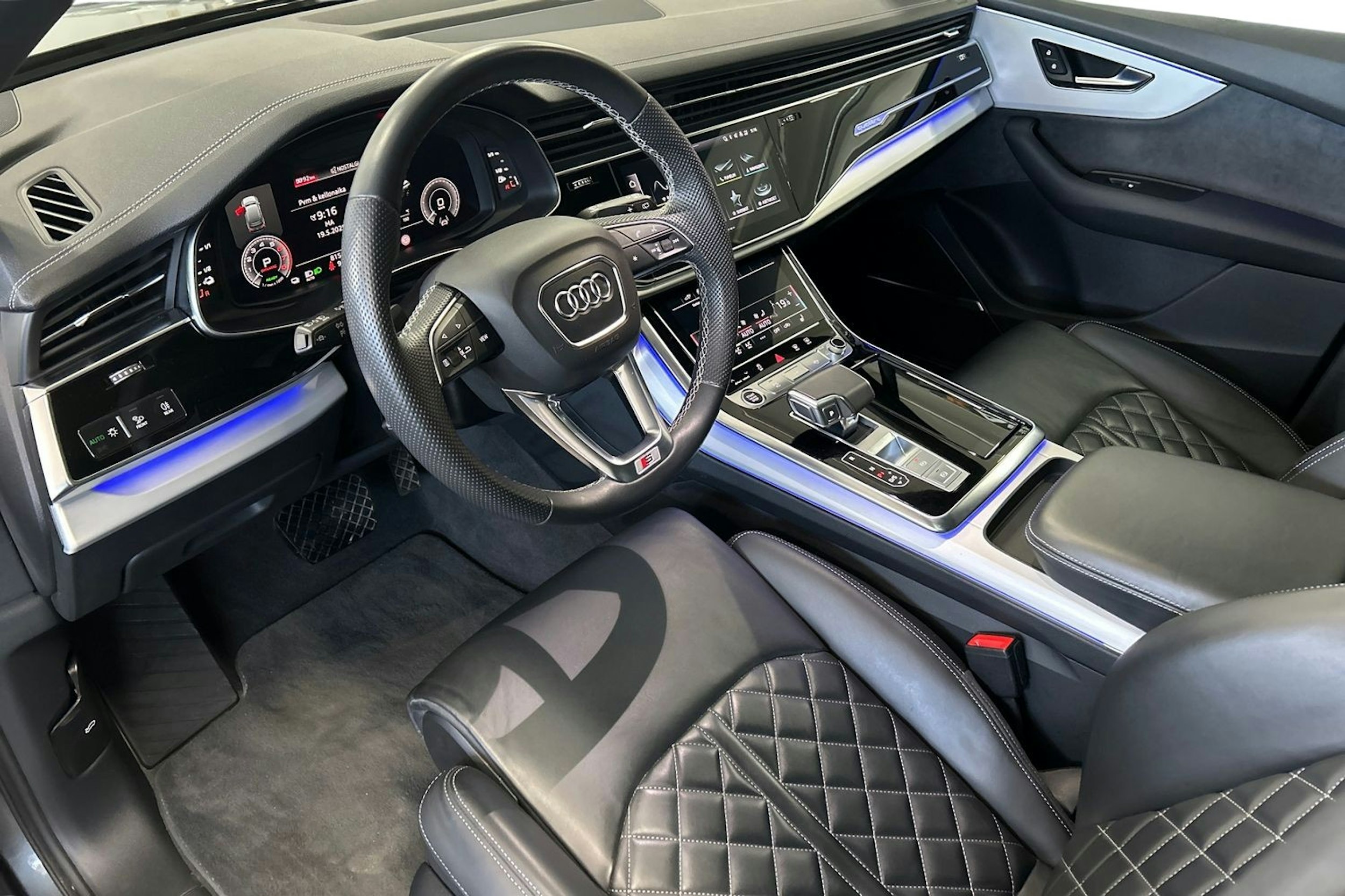 met. harmaa Audi Q7 2023 kuva 7.