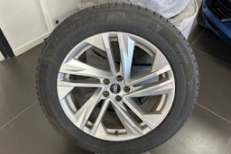 met. harmaa Audi Q7 2023 kuva 13.