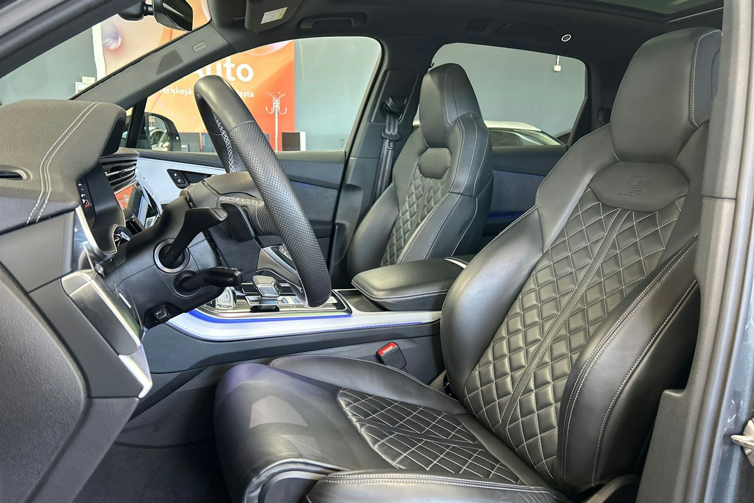 met. harmaa Audi Q7 2023 kuva 15.