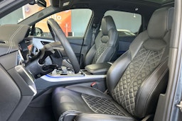 met. harmaa Audi Q7 2023 kuva 15.