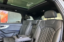 met. harmaa Audi Q7 2023 kuva 17.