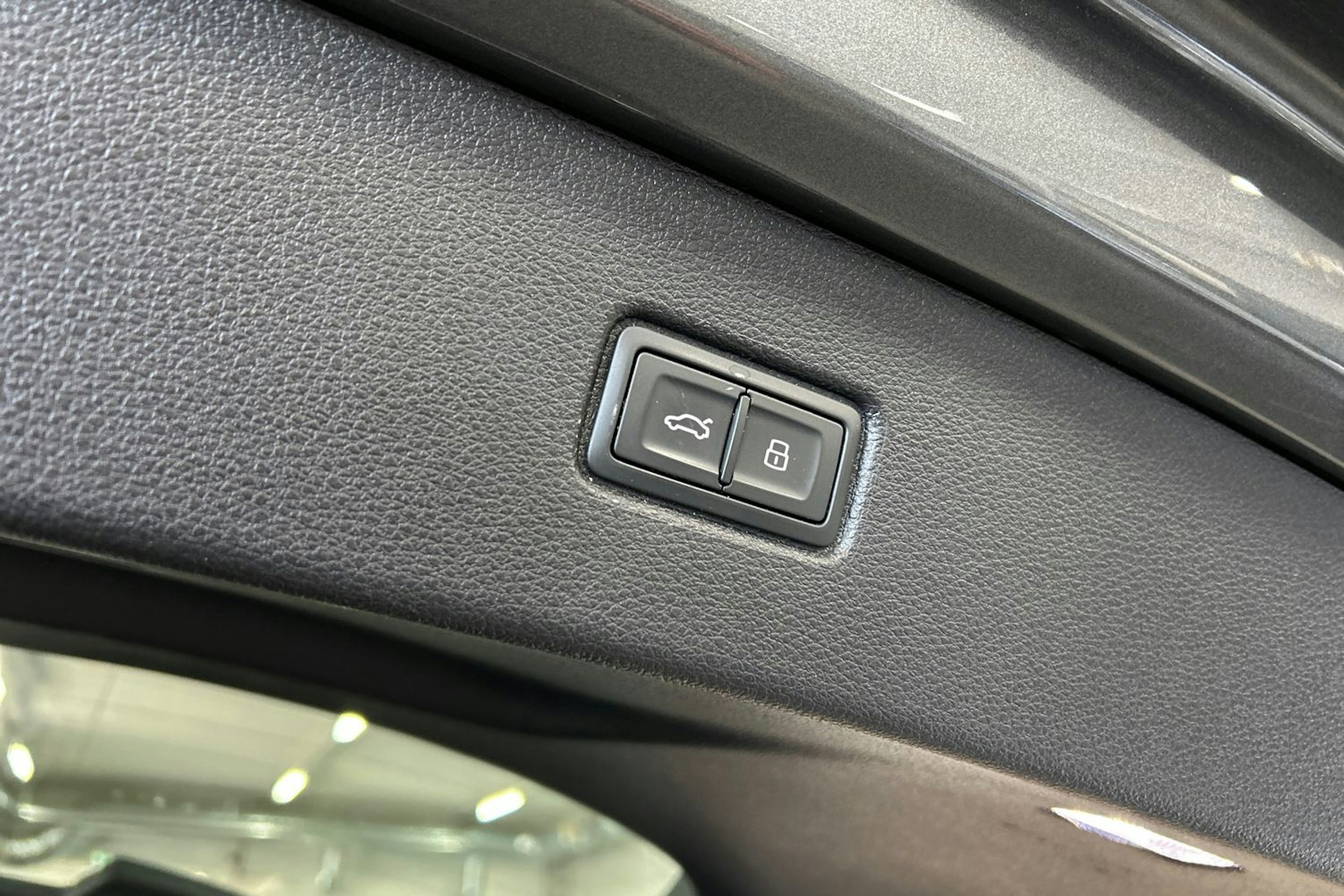 met. harmaa Audi Q7 2023 kuva 22.