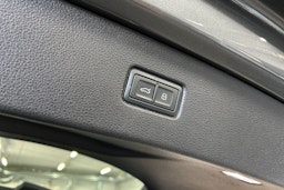 met. harmaa Audi Q7 2023 kuva 22.