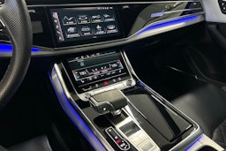 met. harmaa Audi Q7 2023 kuva 24.