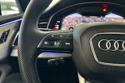 met. harmaa Audi Q7 2023 kuva 25.