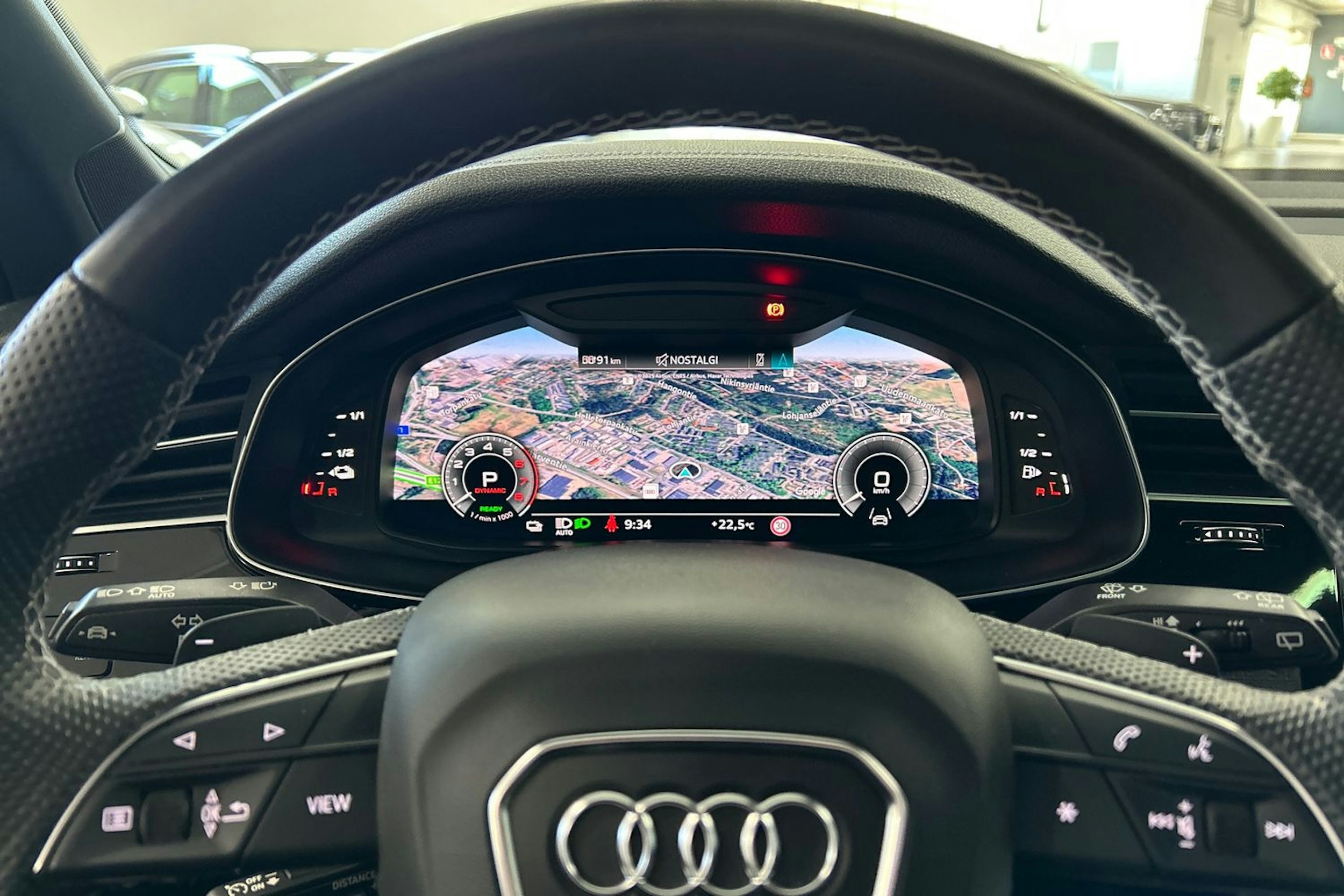 met. harmaa Audi Q7 2023 kuva 27.