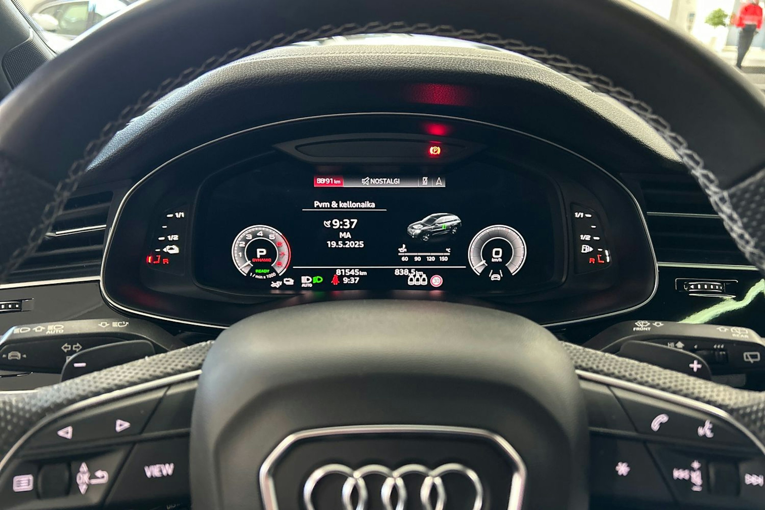 met. harmaa Audi Q7 2023 kuva 28.