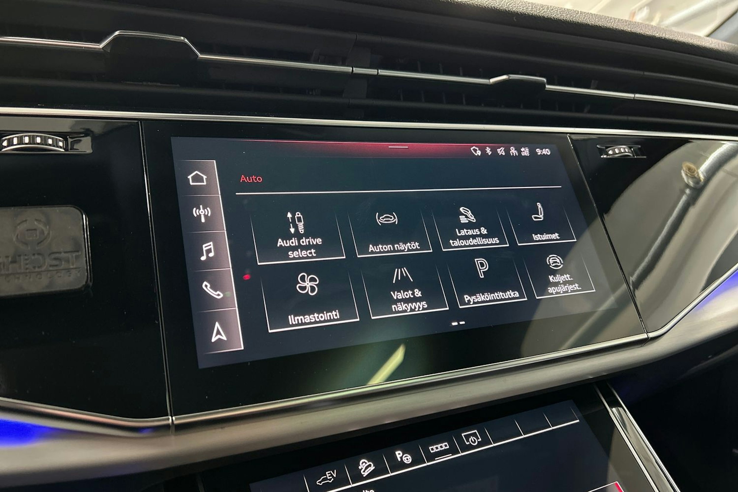 met. harmaa Audi Q7 2023 kuva 32.
