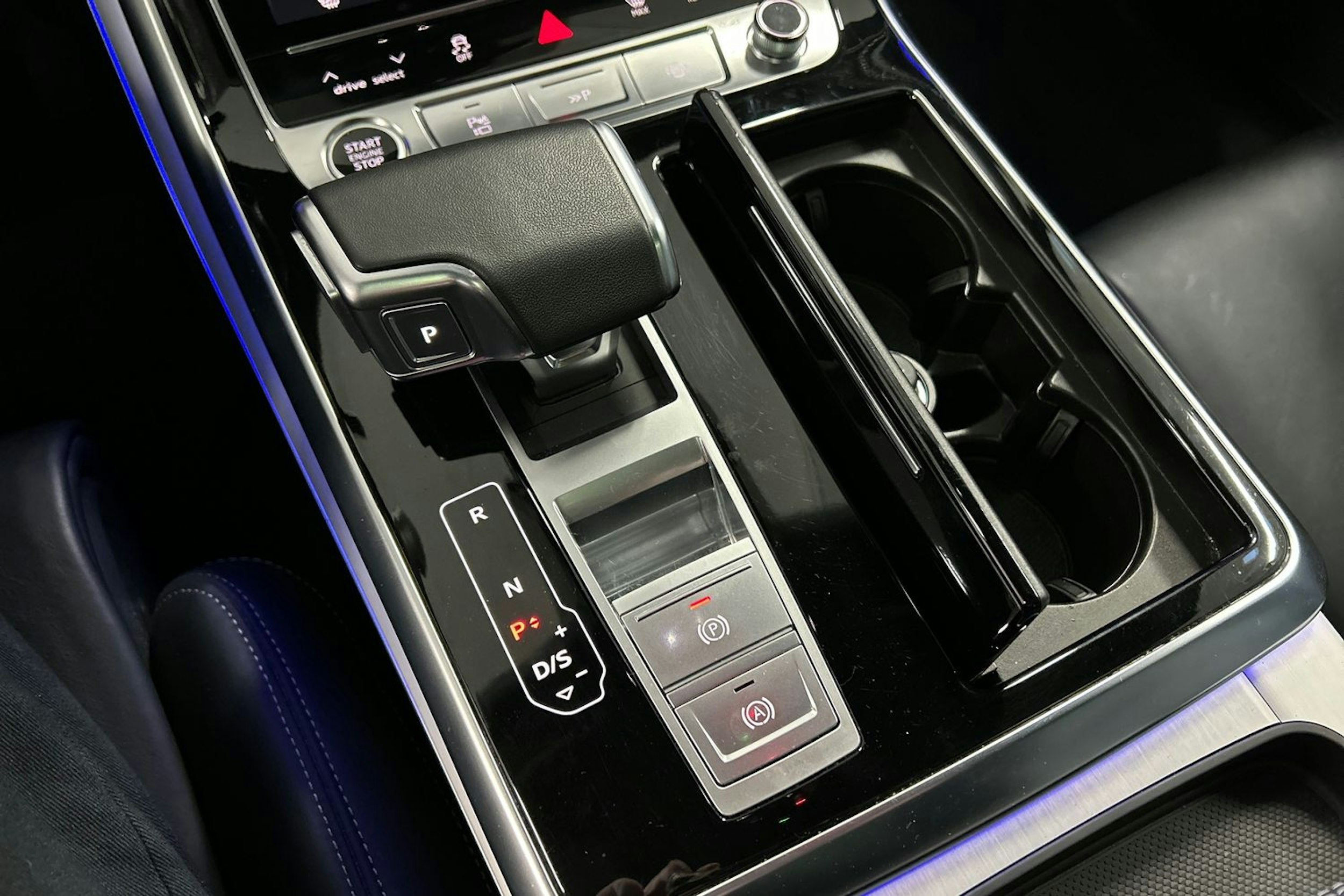 met. harmaa Audi Q7 2023 kuva 35.