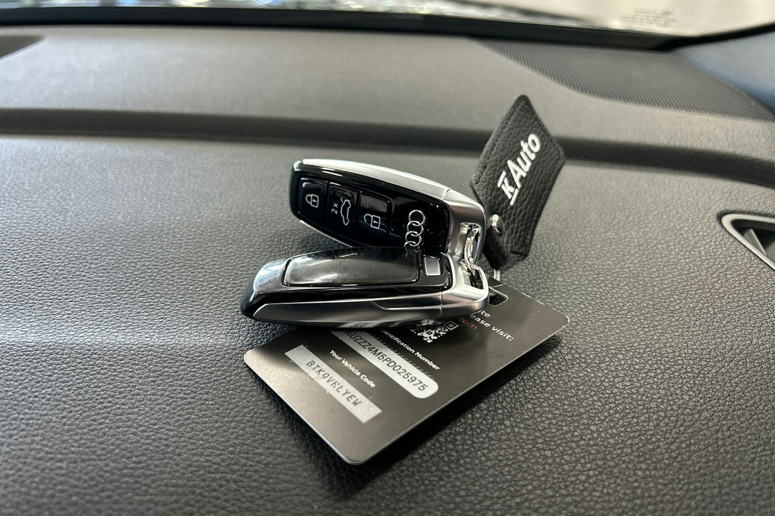 met. harmaa Audi Q7 2023 kuva 37.