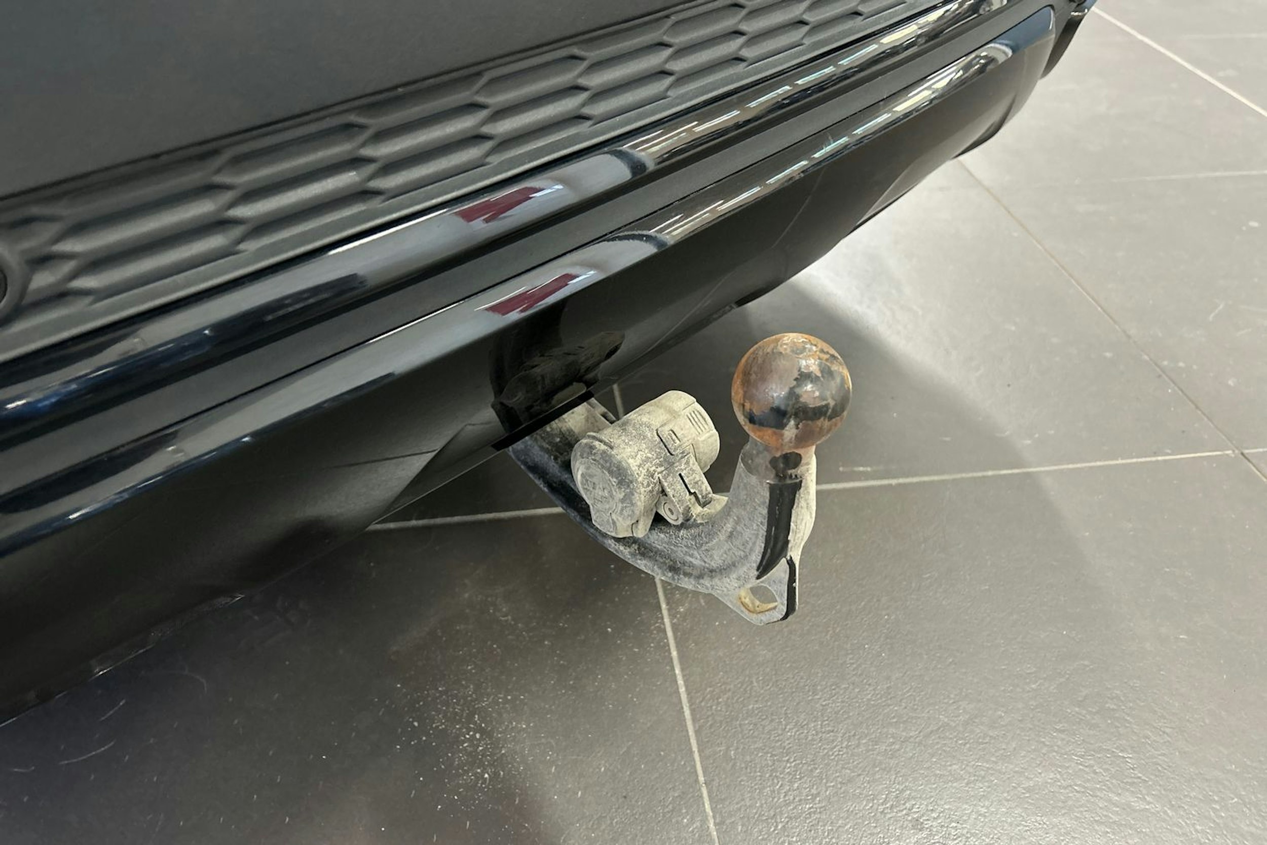 met. harmaa Audi Q7 2023 kuva 38.