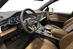 harmaa Audi Q7 2023 kuva 7.