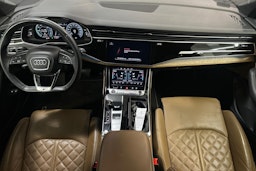 harmaa Audi Q7 2023 kuva 9.