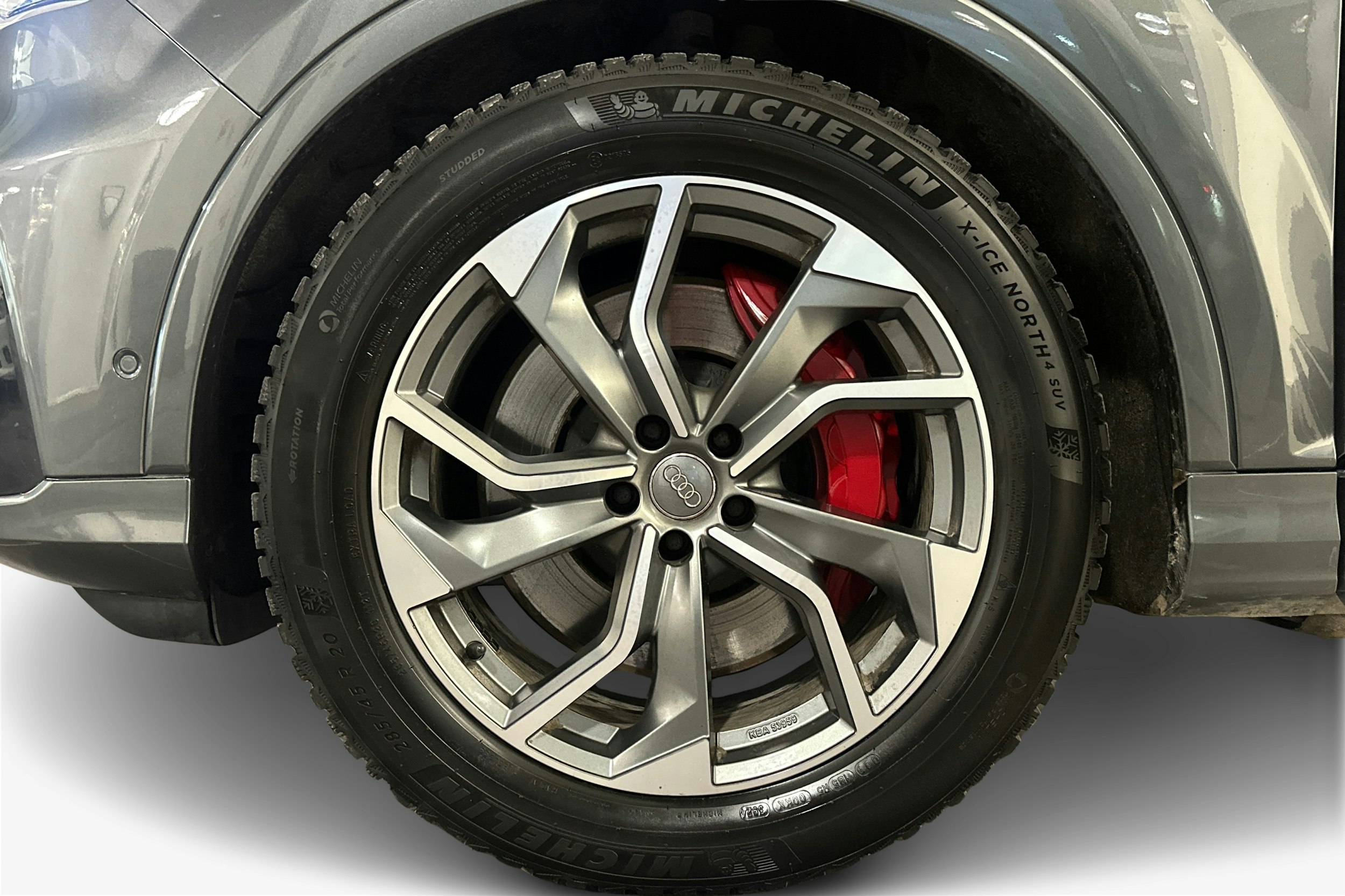 harmaa Audi Q7 2023 kuva 11.