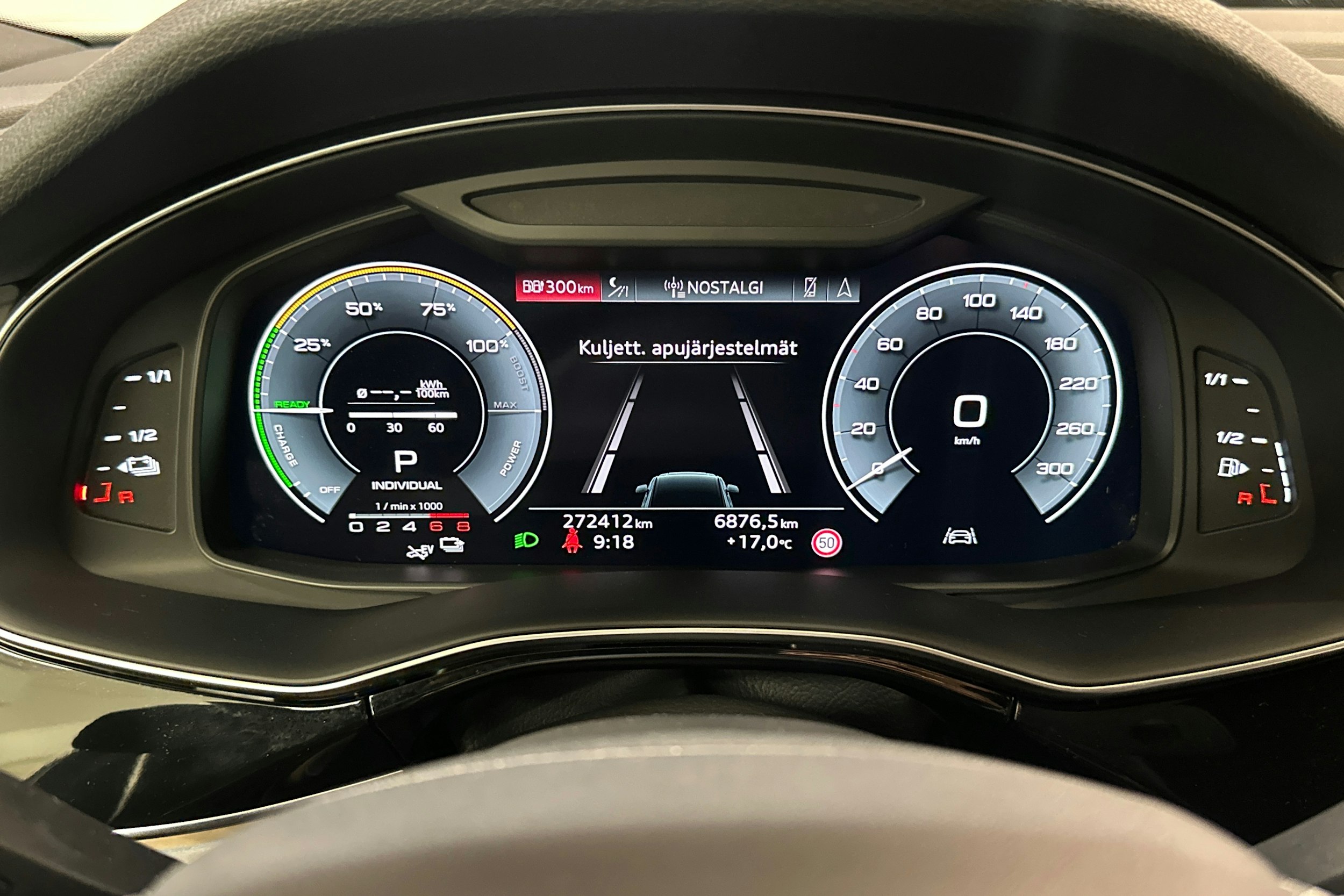 harmaa Audi Q7 2023 kuva 17.