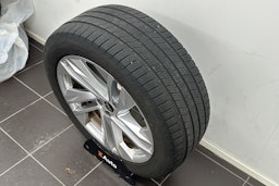 harmaa Audi Q7 2023 kuva 24.