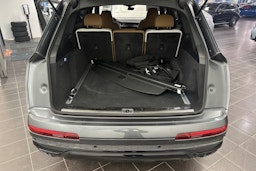 harmaa Audi Q7 2023 kuva 25.