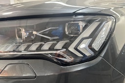 harmaa Audi Q7 2023 kuva 26.