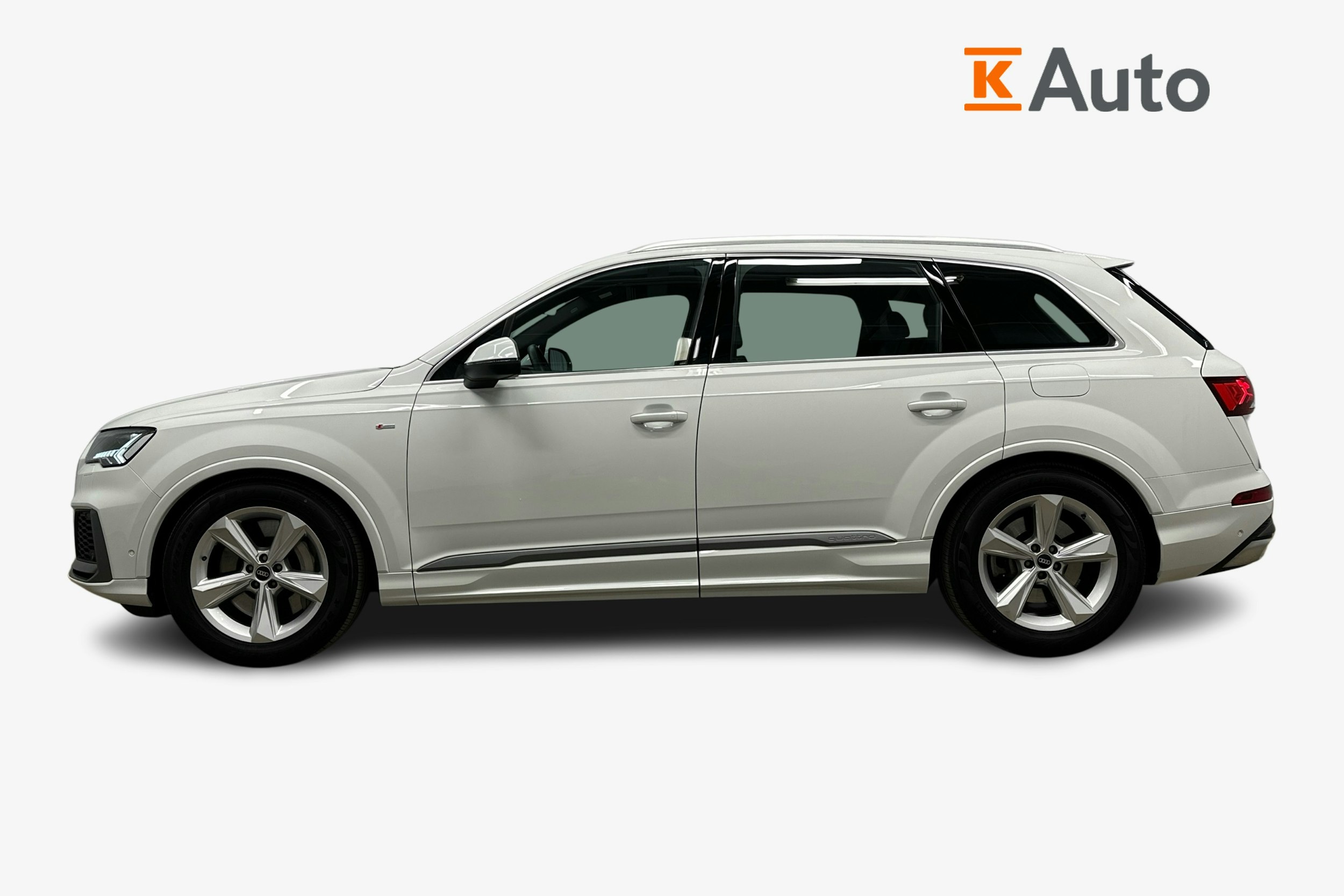 valkoinen Audi Q7 2023 kuva 5.