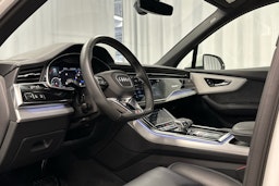 valkoinen Audi Q7 2023 kuva 6.