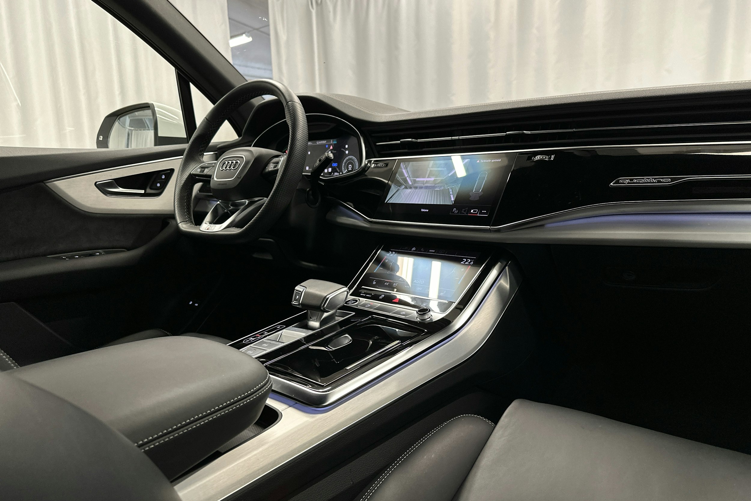 valkoinen Audi Q7 2023 kuva 7.