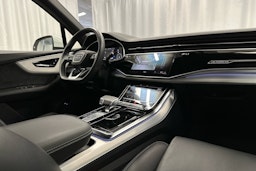 valkoinen Audi Q7 2023 kuva 7.