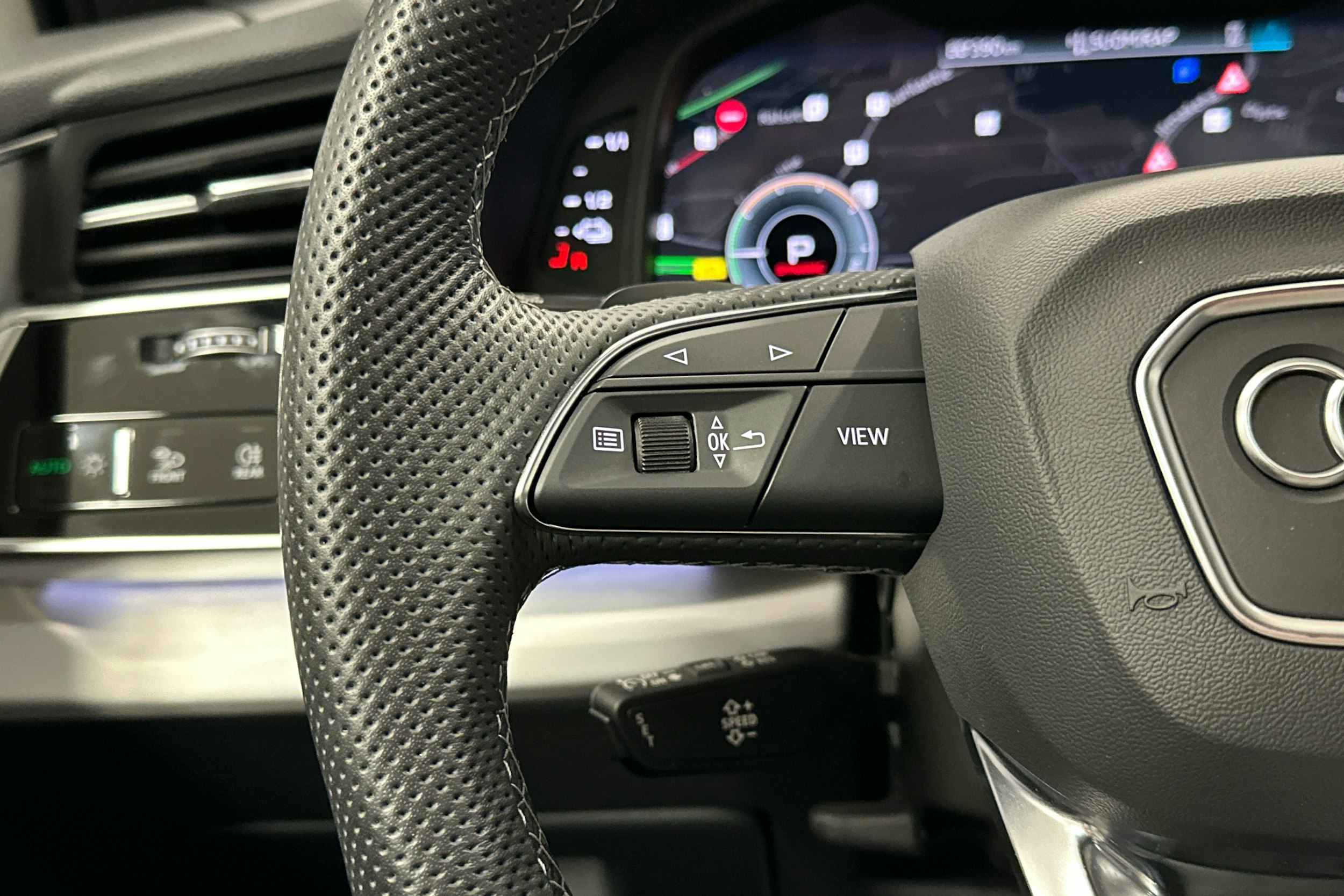 valkoinen Audi Q7 2023 kuva 9.