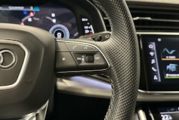 valkoinen Audi Q7 2023 kuva 10.