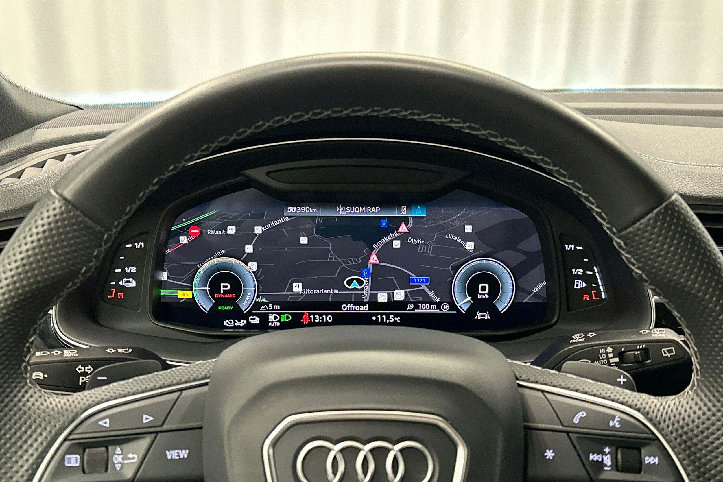 valkoinen Audi Q7 2023 kuva 11.