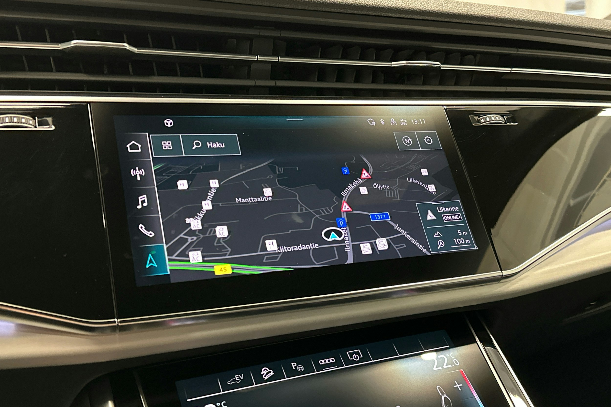 valkoinen Audi Q7 2023 kuva 12.