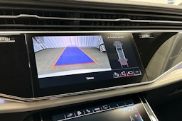 valkoinen Audi Q7 2023 kuva 13.