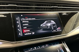 valkoinen Audi Q7 2023 kuva 15.