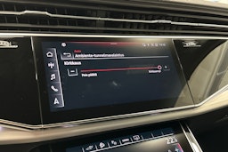 valkoinen Audi Q7 2023 kuva 16.
