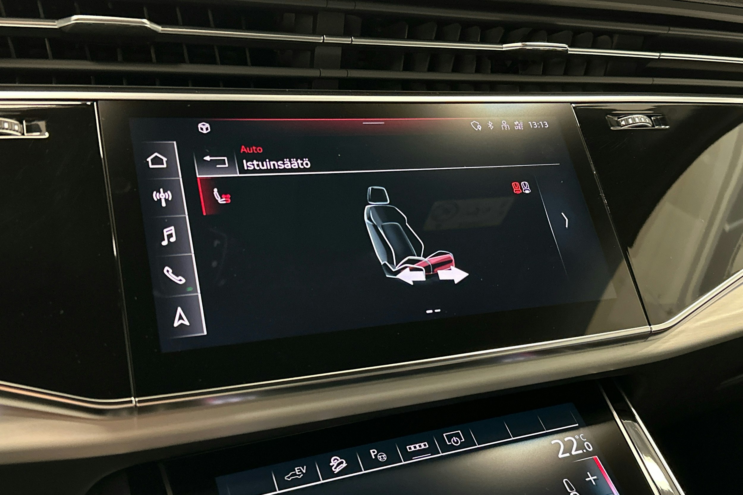 valkoinen Audi Q7 2023 kuva 19.