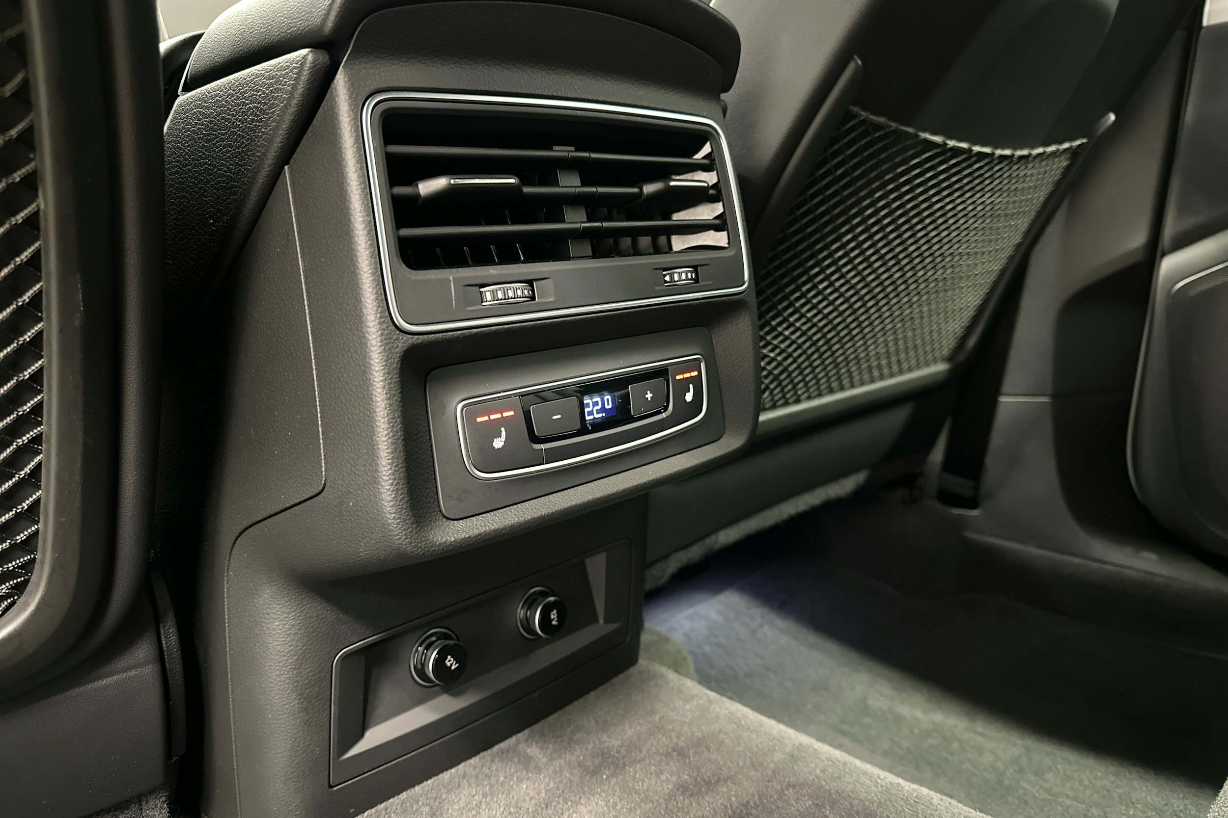 valkoinen Audi Q7 2023 kuva 25.