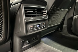 valkoinen Audi Q7 2023 kuva 25.