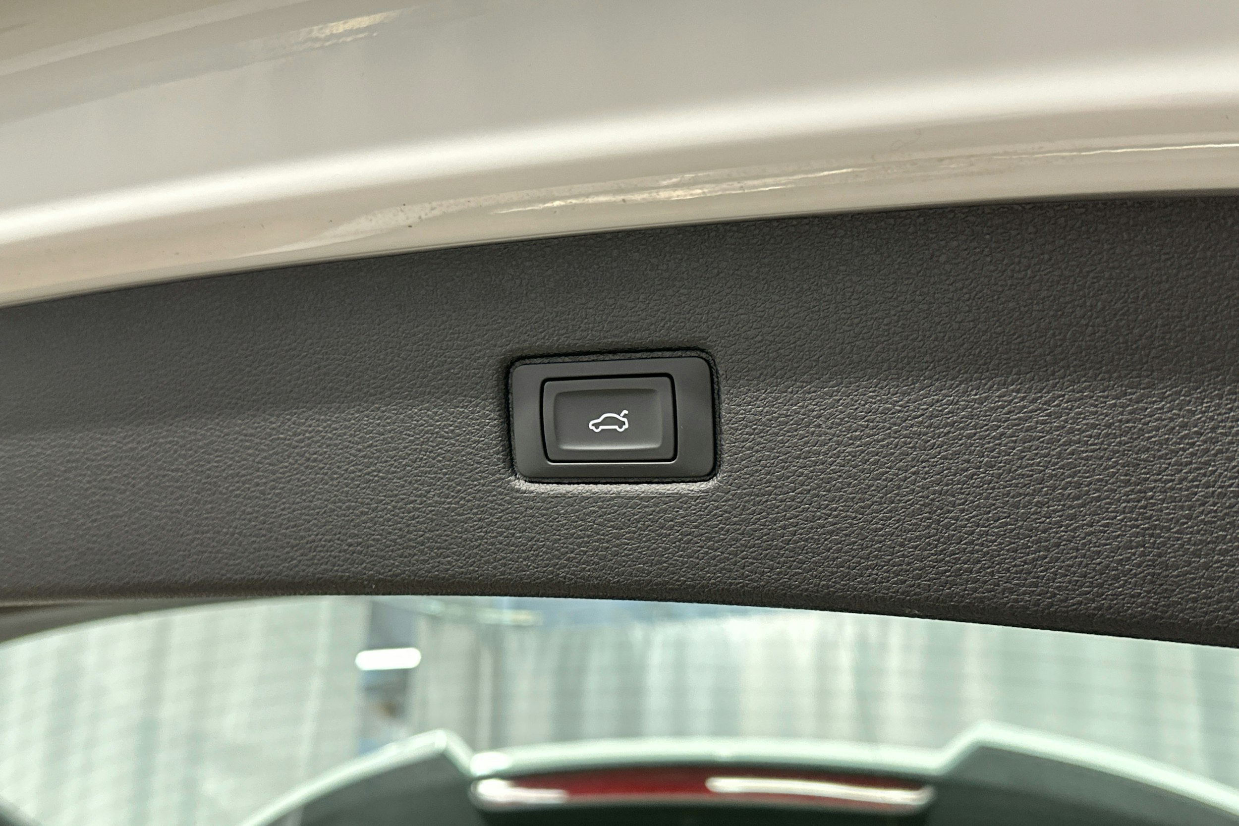 valkoinen Audi Q7 2023 kuva 27.