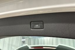 valkoinen Audi Q7 2023 kuva 27.