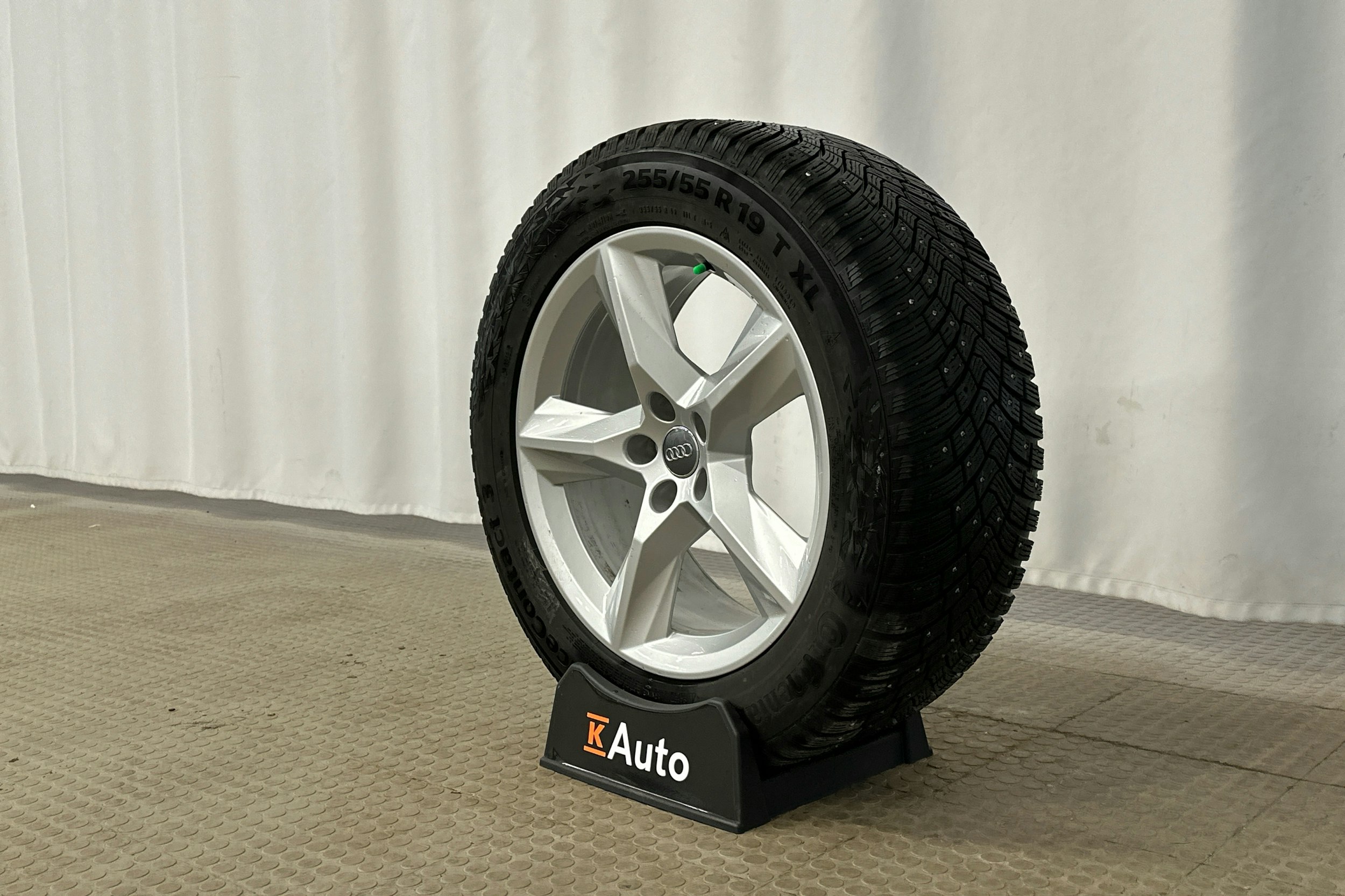 valkoinen Audi Q7 2023 kuva 30.