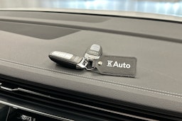 valkoinen Audi Q7 2023 kuva 31.
