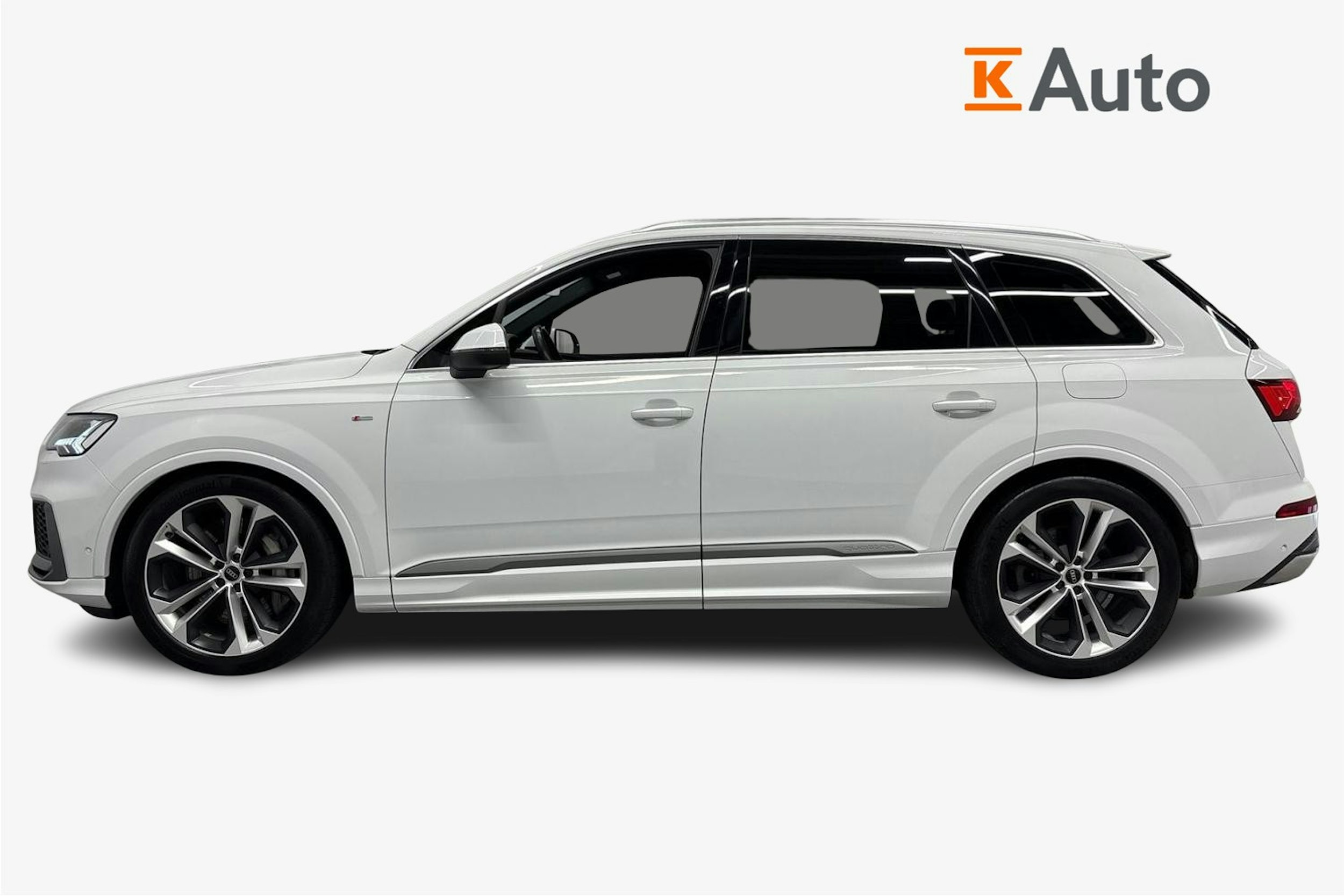 valkoinen Audi Q7 2023 kuva 6.