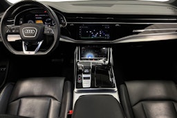 valkoinen Audi Q7 2023 kuva 9.