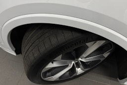 valkoinen Audi Q7 2023 kuva 13.